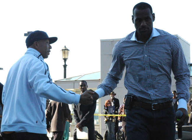 LeBron James leaving Russell Simmons at Russell Simmons Super Jam Get Out The Vote Rally for Obama, Cleveland Ohio